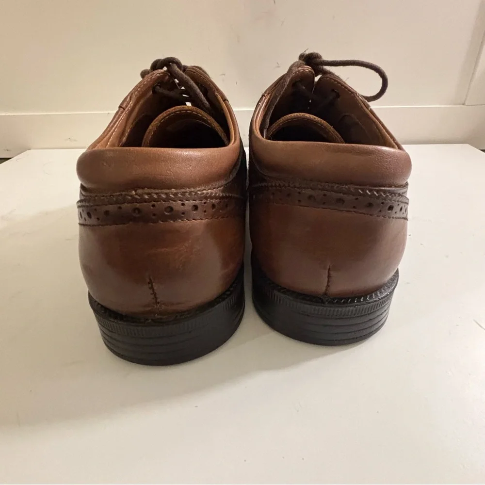 JH Bass & Co Brown Leather Wingtip Oxford Slip Resistant Preppy Shoes Size 7.5